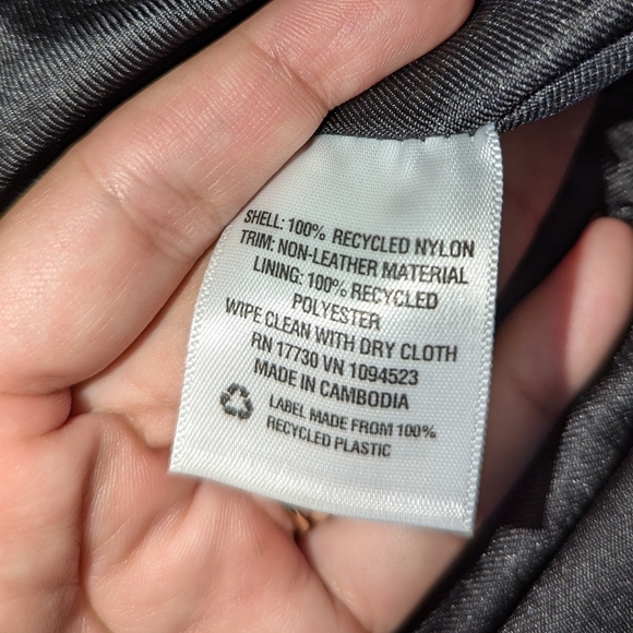 Universal Thread - Picture 4 of 4